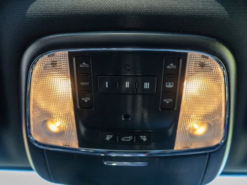 Used 2019 Jeep Grand Cherokee High Altitude AWD/4WD image 23