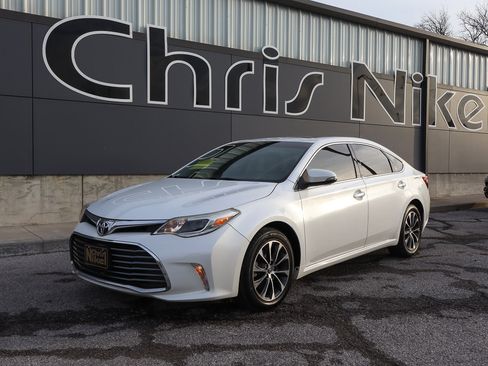 Used 2016 Toyota Avalon XLE Premium image 1