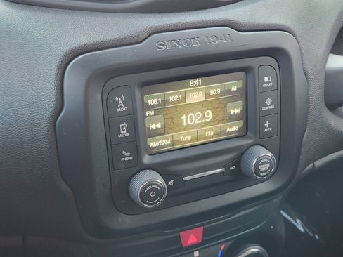 Used 2016 Jeep Renegade Latitude w/ Popular Equipment Group image 18