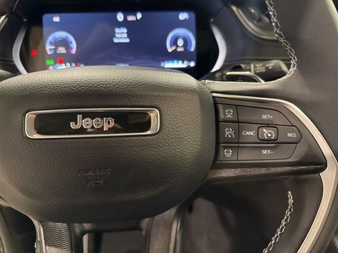 Used 2025 Jeep Grand Cherokee Altitude AWD/4WD image 38