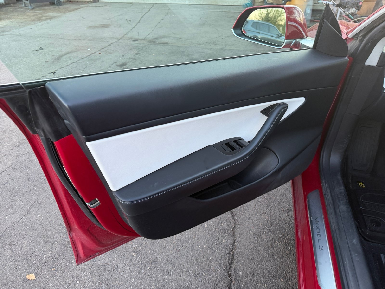 Used 2020 Tesla Model 3 Standard Range RWD image 19