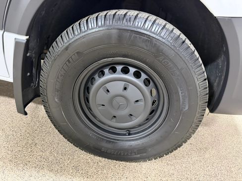 Used 2018 Mercedes-Benz Sprinter 2500 image 53