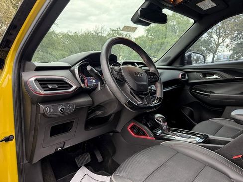 Used 2023 Chevrolet TrailBlazer RS w/ Sun and Liftgate Package image 8