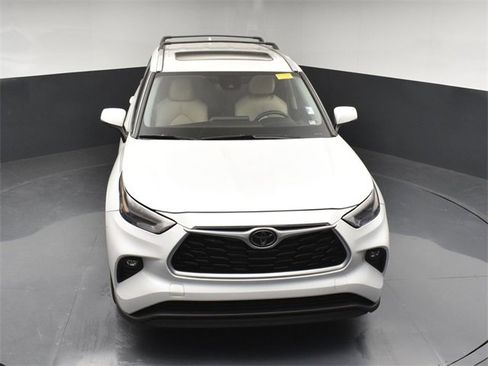 Used 2022 Toyota Highlander XLE image 43