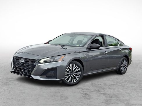 Used 2025 Nissan Altima 2.5 SV FWD image 1