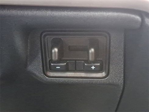 Certified 2025 Ford Expedition Active image 19