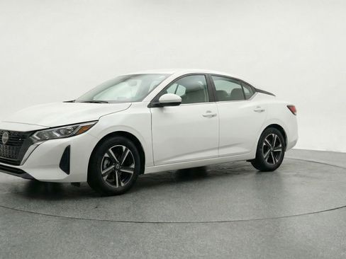 Used 2025 Nissan Sentra SV image 3