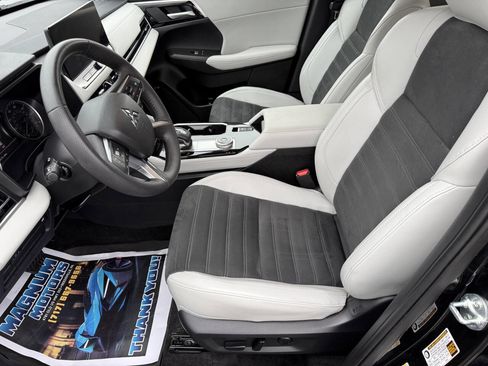 Used 2025 Mitsubishi Outlander SE AWD/4WD image 10