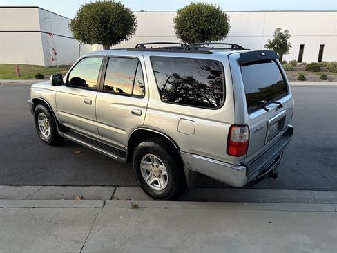 Used 2002 Toyota 4Runner SR5 w/ Upgrade Value Pkg 2 RWD image 10