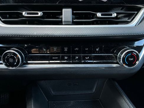 Used 2025 Chevrolet Equinox LT image 24