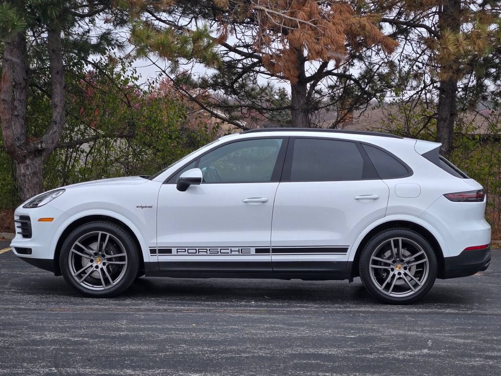 Used 2023 Porsche Cayenne Platinum Edition AWD/4WD image 2