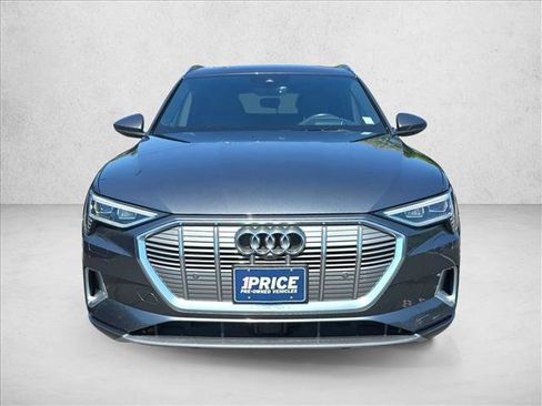 Used 2019 Audi e-tron Prestige w/ Prestige Package AWD/4WD image 2