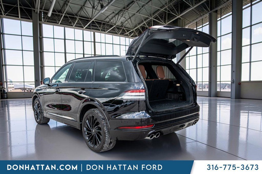 Used 2023 Lincoln Aviator Reserve w/ Equipment Group 201A AWD/4WD image 33