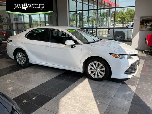 Used 2019 Toyota Camry LE FWD image 1