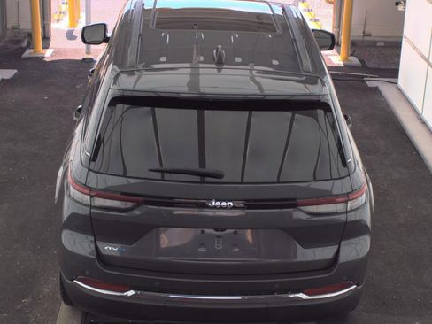 Used 2022 Jeep Grand Cherokee Limited 4xe image 5