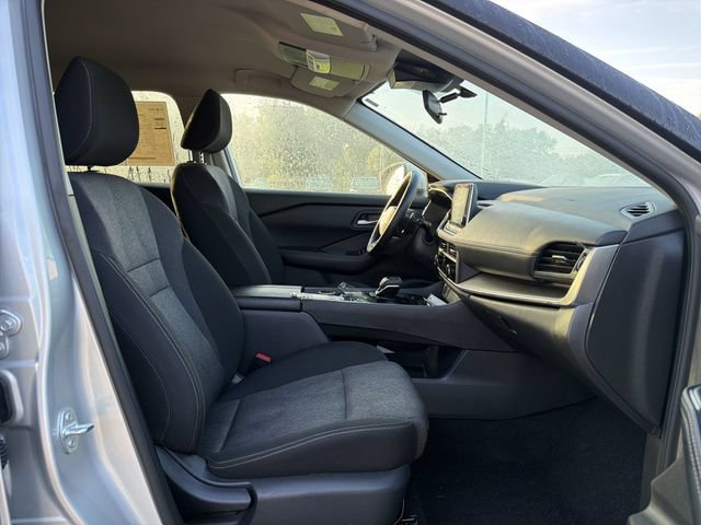 Used 2025 Nissan Rogue SV AWD/4WD image 18