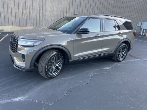 New 2026 Ford Explorer ST-Line w/ ST-Line Street Pack image 8