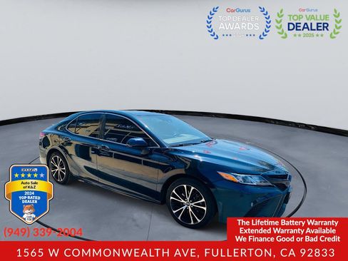 Used 2019 Toyota Camry SE w/ Carpet Mat Package FWD image 6