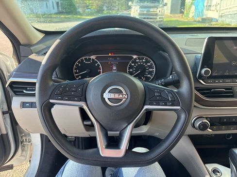 Used 2023 Nissan Altima 2.5 SV image 12
