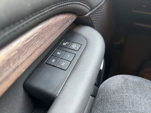 Used 2018 Land Rover Discovery HSE image 20