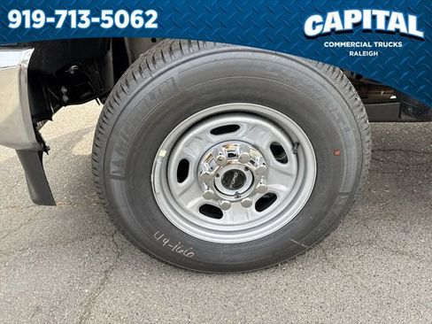 New 2026 Ford F250 XL w/ XL Chrome Package image 12