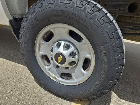 Used 2018 Chevrolet Silverado 2500 W/T w/ Snow Plow Prep Package image 11