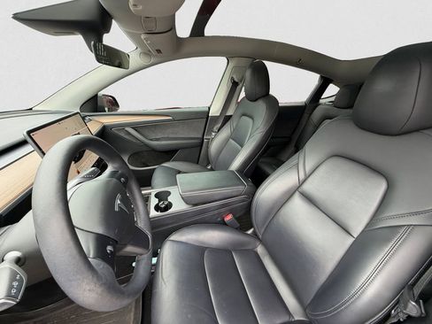 Used 2022 Tesla Model Y Performance image 8