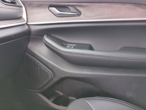 New 2026 Jeep Grand Cherokee Altitude image 16