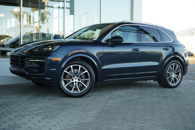 Used 2024 Porsche Cayenne AWD/4WD image 4