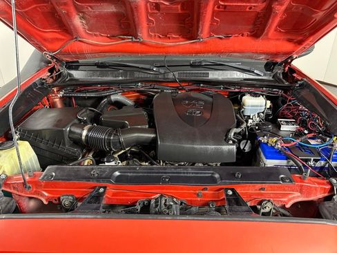 Used 2016 Toyota Tacoma TRD Off-Road w/ Premium & Technology Package AWD/4WD image 44