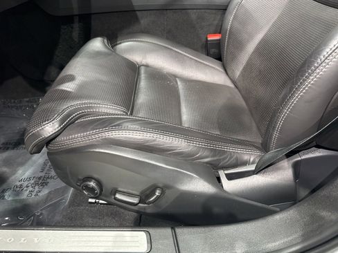 Used 2023 Volvo V60 B5 Cross Country Ultimate w/ Climate Package image 13