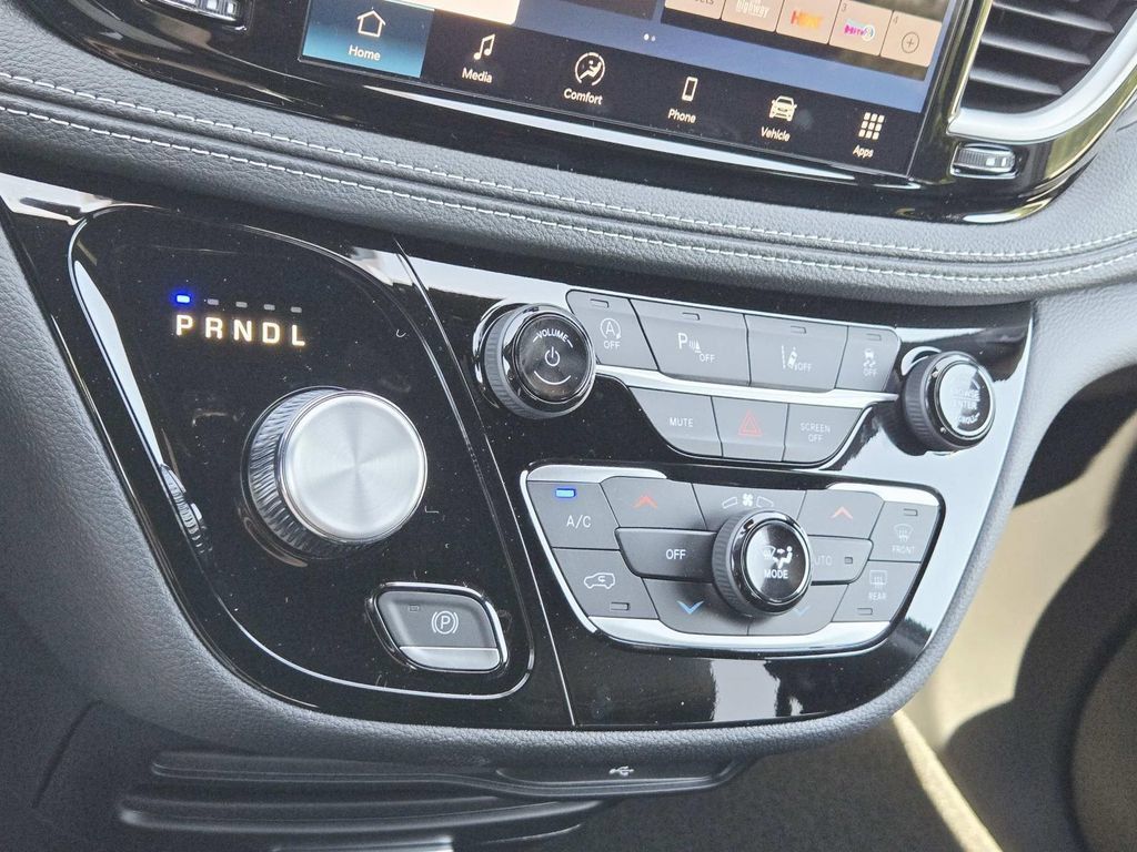 New 2026 Chrysler Pacifica Select w/ S Appearance Package AWD/4WD image 28