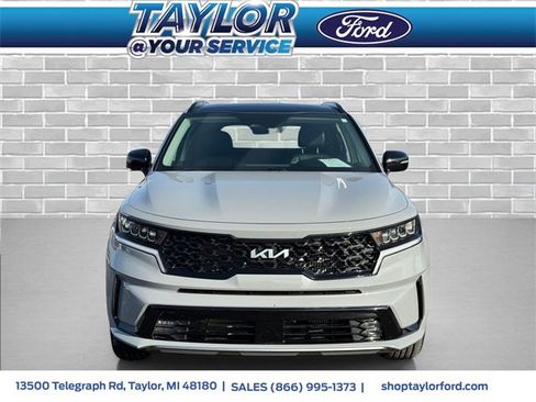 Used 2022 Kia Sorento EX w/ Panoramic Sunroof Package image 2