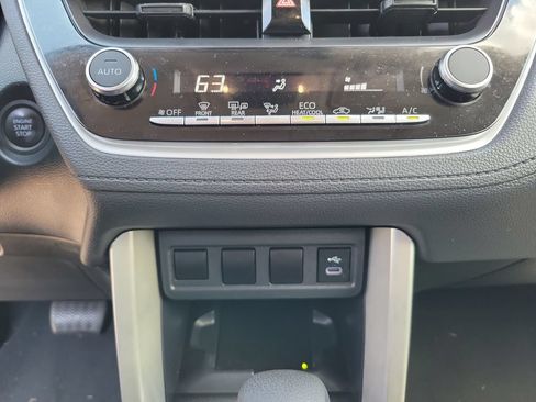 Used 2024 Toyota Corolla Cross LE w/ Moonroof Package FWD image 21