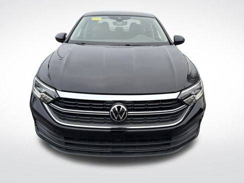Certified 2024 Volkswagen Jetta SE w/ Panoramic Sunroof Package image 9