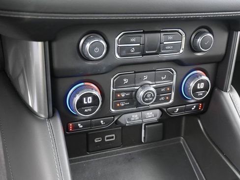 Used 2022 Chevrolet Tahoe LT w/ LT Signature Plus Package image 23