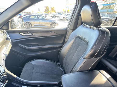 Used 2024 Jeep Grand Cherokee Altitude image 15