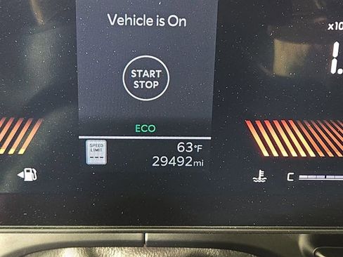 Used 2025 Kia Carnival image 17