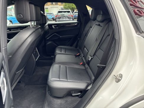 Used 2021 Porsche Cayenne image 11