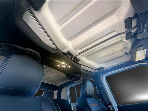 Used 2021 Jeep Gladiator Mojave w/ Cold Weather Group image 17