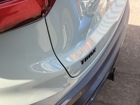 Used 2024 Chevrolet Trax RS w/ Sunroof Package FWD image 4