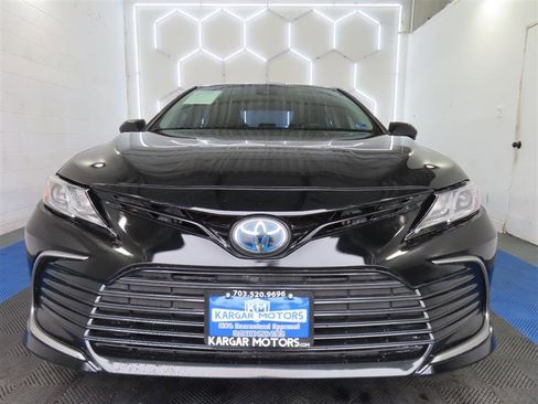 Used 2021 Toyota Camry LE image 4