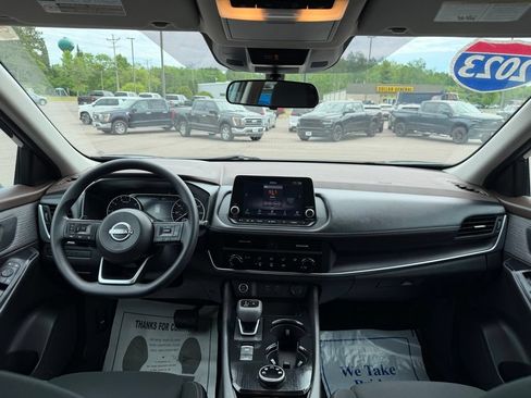 Used 2023 Nissan Rogue S AWD/4WD image 4