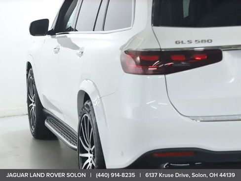 Used 2024 Mercedes-Benz GLS 580 4MATIC image 6