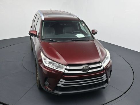 Used 2018 Toyota Highlander XLE AWD/4WD image 10