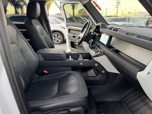 Used 2020 Land Rover Defender 110 S image 30