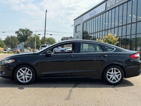 Used 2014 Ford Fusion SE w/ Equipment Group 202A FWD image 2
