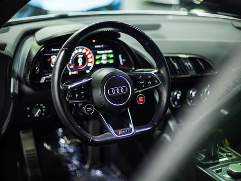 Used 2017 Audi R8 V10 w/ Carbon Exterior Package image 39