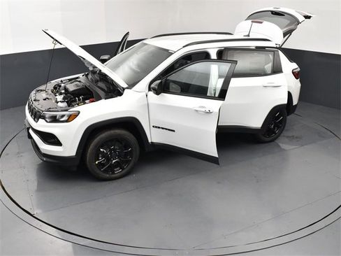 New 2026 Jeep Compass Latitude image 27