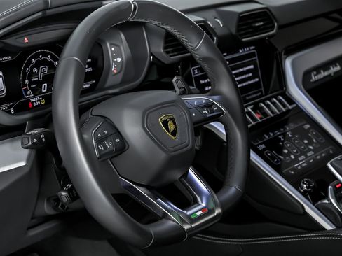Used 2022 Lamborghini Urus image 26